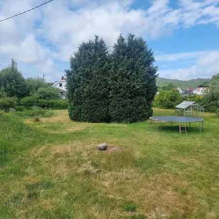 Cozy Traditional House Spangereid