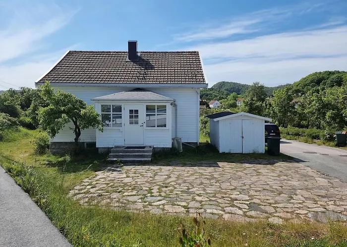 Cozy Traditional House * Spangereid